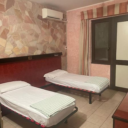 American Motel Чистерна-ді-Латіна Екстер'єр фото